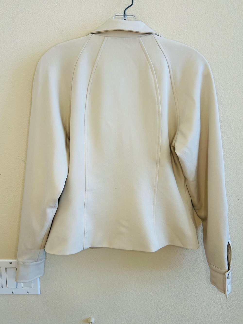 Lioness NWT Form Jacket Medium Cream Button Front Long Sleeves - Picture 5 of 7